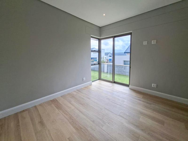 4 Bedroom Property for Sale in Kingswood Golf Estate Western Cape
